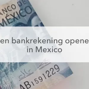 1000 Mecixaanse peso biljet opgevouwen op witte achtergrond, in het midden de tekst: een bankrekening openen in Mexico