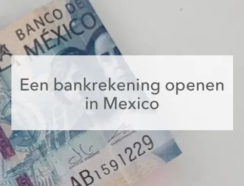 1000 Mecixaanse peso biljet opgevouwen op witte achtergrond, in het midden de tekst: een bankrekening openen in Mexico