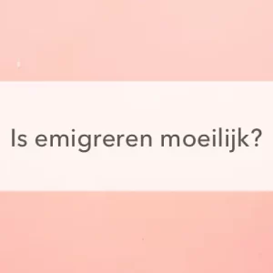 roze achtergrond met rechts blauw vraagteken in het midden de tekst "is Emigreren moeilijk"