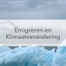 drijvende ijsberg in het midden de tekst: Emigreren en klimaarverandering