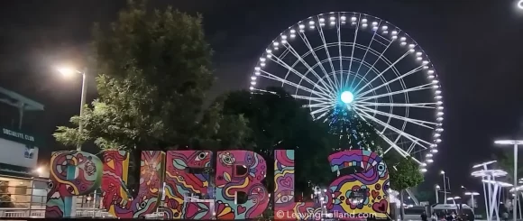 reuzenrad en letters van Puebla