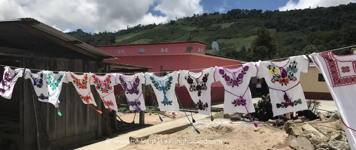 traditionele kleding Mexico aan wijslijn