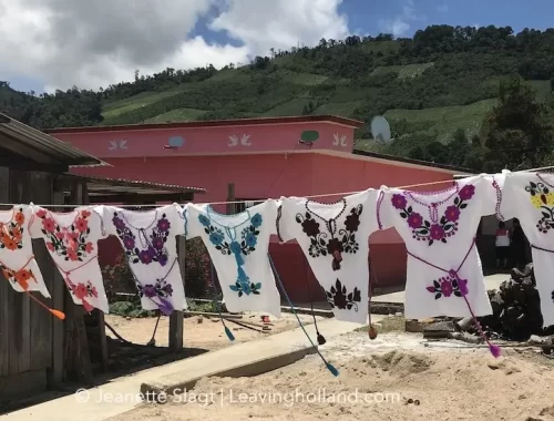 traditionele kleding Mexico aan wijslijn