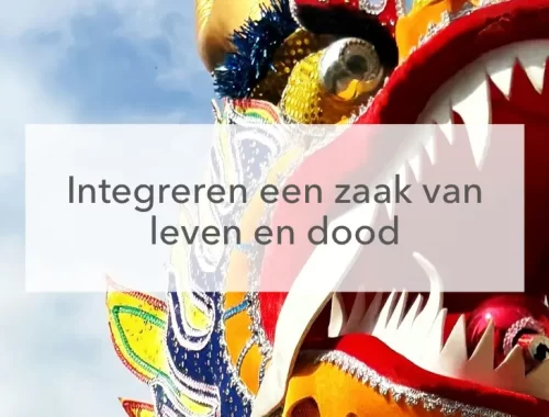 Integratie zaak leven of dood met Chinese draak blauwe lucht