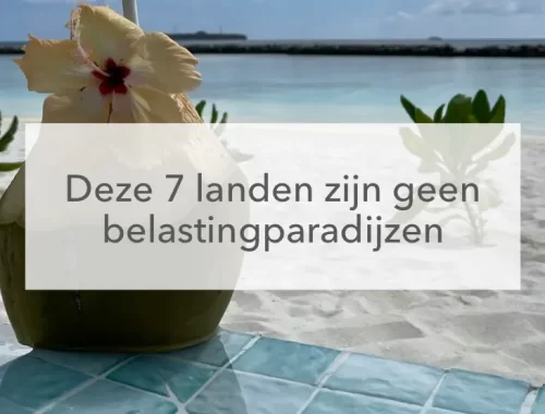 kokosnoot drankje op strand