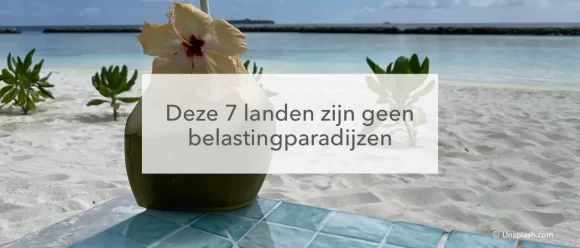 kokosnoot drankje op strand