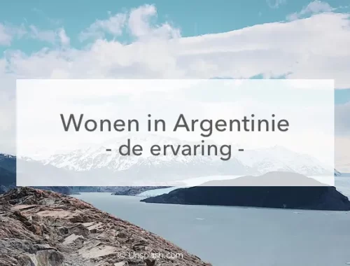 Patagonie man op rots, wonen in argentin ie ervaring