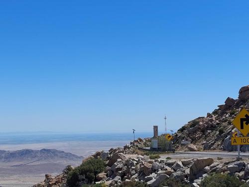 Sonora Woestijn, Mexico, op de achtergrond de VS gezien vanaf de beroemde bergweg La Rumorosa, Baja California