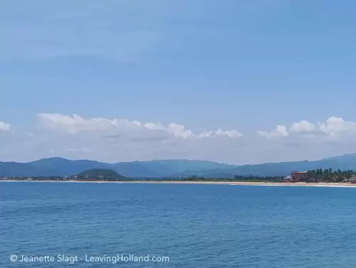 de baai van Barra de Navidad